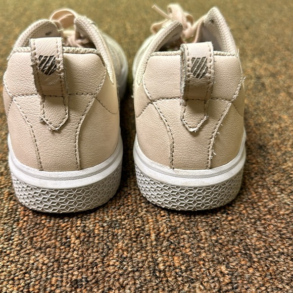 Girls K Swiss Sneakers - Picture 3 of 8